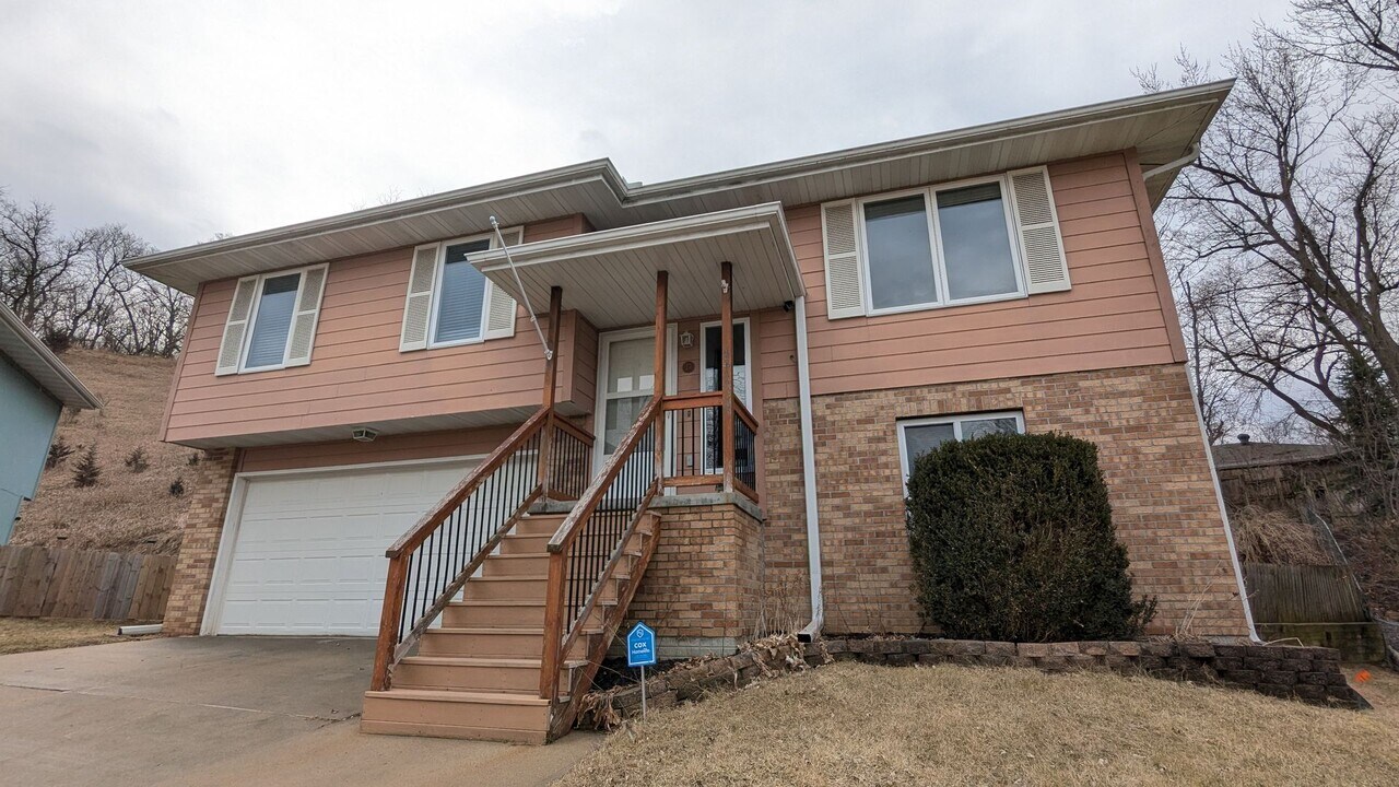 27 Ellis Cir in Council Bluffs, IA - Building Photo