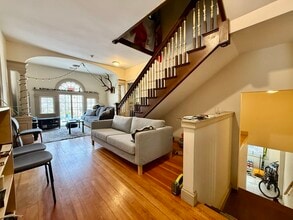 62 Englewood Ave, Unit 2 in Boston, MA - Foto de edificio - Building Photo