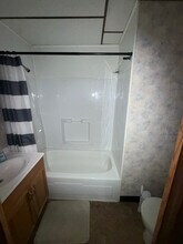 1700 Washington St, Unit Apt C in Greensburg, PA - Foto de edificio - Building Photo