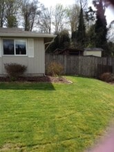 7924 Lakewood Rd. in Stanwood, WA - Foto de edificio - Building Photo