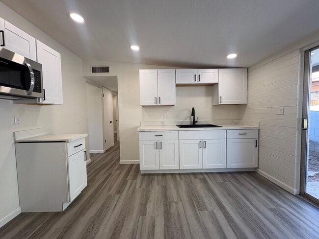 1508 E Adelaide Dr, Unit 5