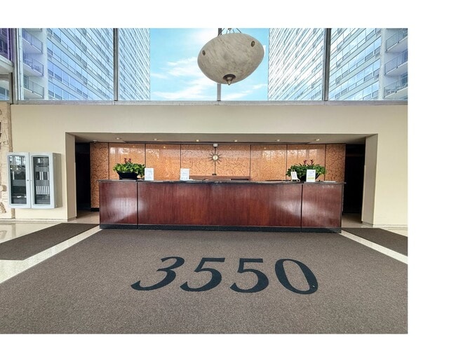 3550 N Lake Shore Dr in Chicago, IL - Building Photo - Building Photo