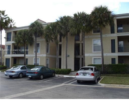 property at 833 Riverside Dr