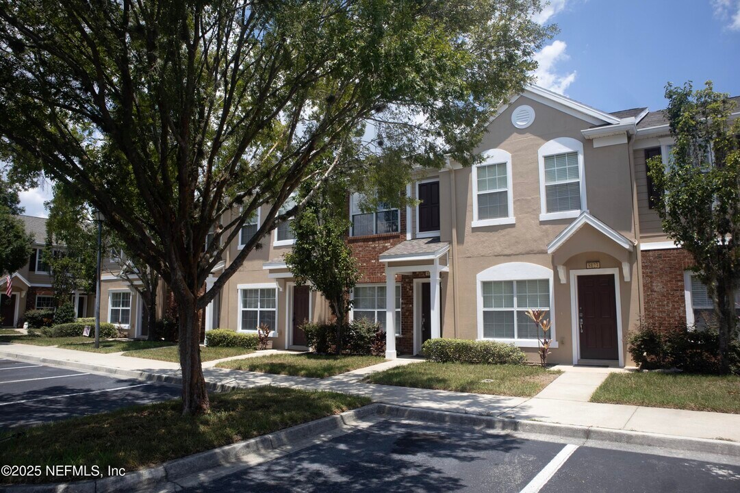 8121 Summer Palm Ct in Jacksonville, FL - Building Photo