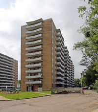 Camelot Towers I in Hamilton, ON - Building Photo - Building Photo