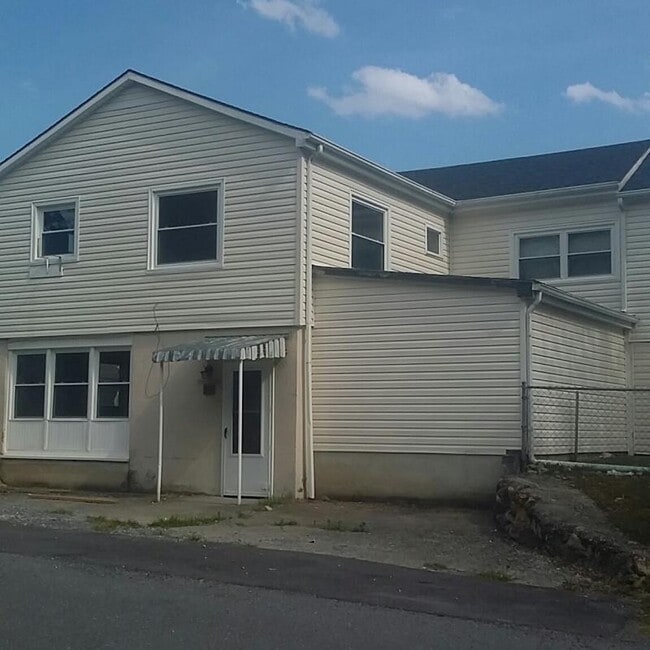110 E 30th St in Buena Vista, VA - Building Photo - Building Photo