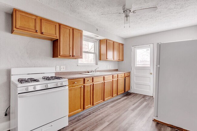 2004 Plainview Ave in Pittsburgh, PA - Building Photo - Building Photo