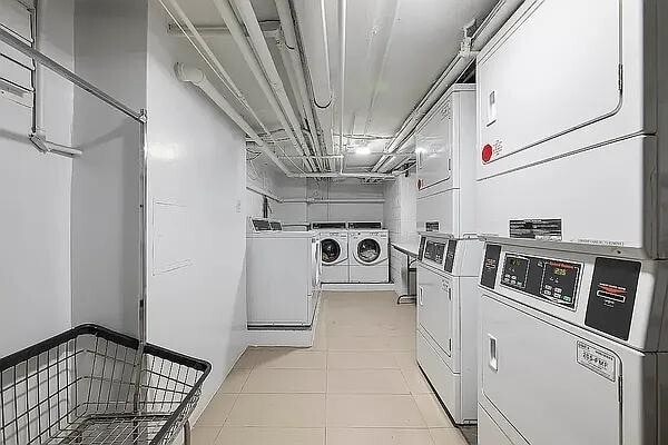 131 E 83rd St in New York, NY - Building Photo - Building Photo