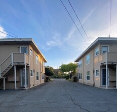 Alma Street Apartments in Palo Alto, CA - Foto de edificio - Building Photo