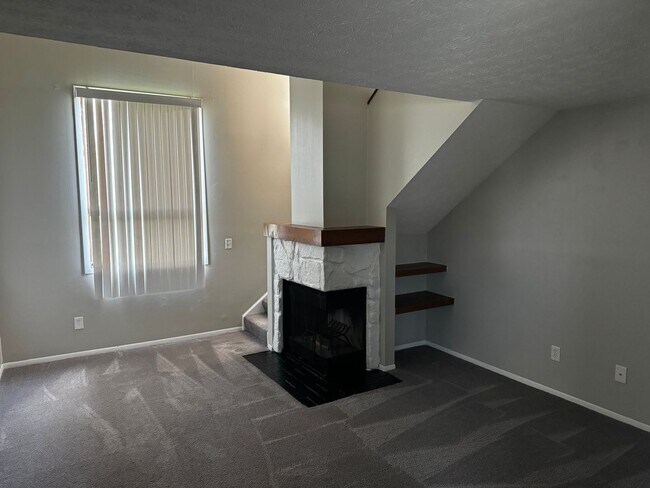 851 Kerns Dr NE-Unit -Apt A (Loft) in Bolivar, OH - Building Photo - Building Photo