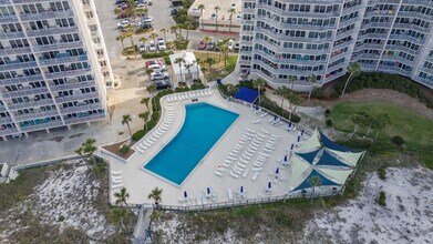 7205 Thomas Dr in Panama City Beach, FL - Foto de edificio - Building Photo