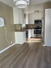 22422 Walnut Cir S in Cupertino, CA - Foto de edificio - Building Photo