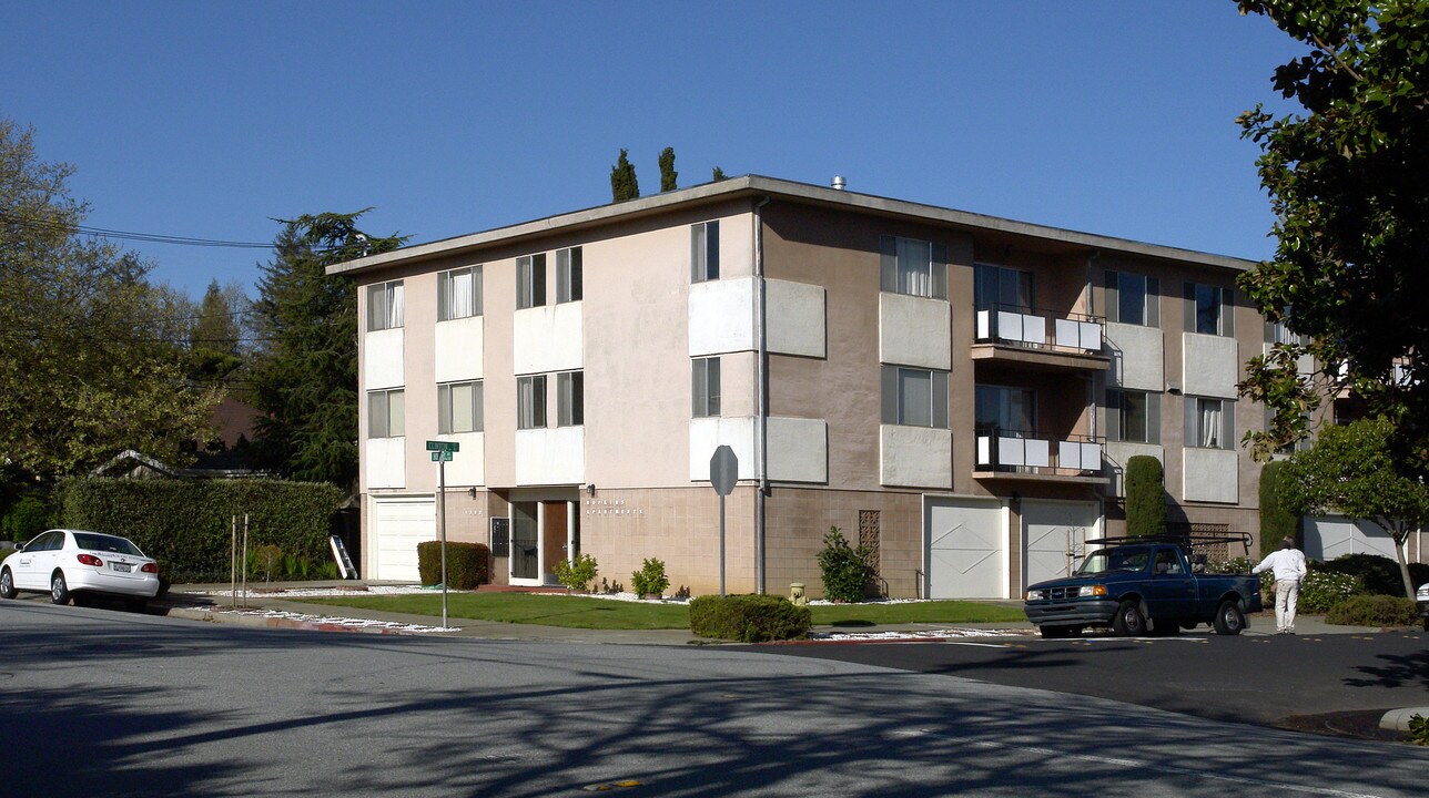 1302 Hopkins Ave in Redwood City, CA - Foto de edificio