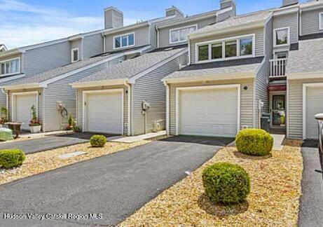 7 Marina Dr in Catskill, NY - Building Photo