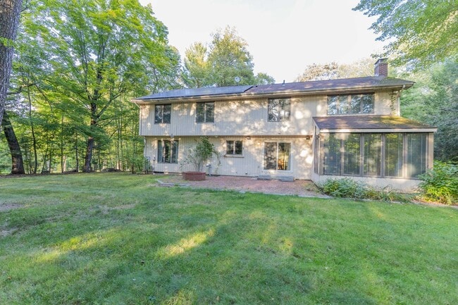 property at 913 Thompson St