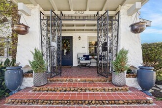 3702 Audubon Pl in Houston, TX - Building Photo - Building Photo