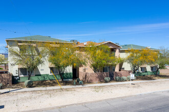 638-642 E Lester in Tucson, AZ - Building Photo - Primary Photo