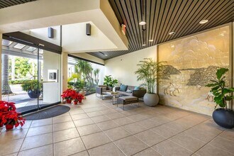 1930 Harbourside Dr in Longboat Key, FL - Building Photo - Building Photo