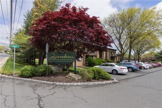 5 Charles Ln in Pomona, NY - Building Photo - Building Photo