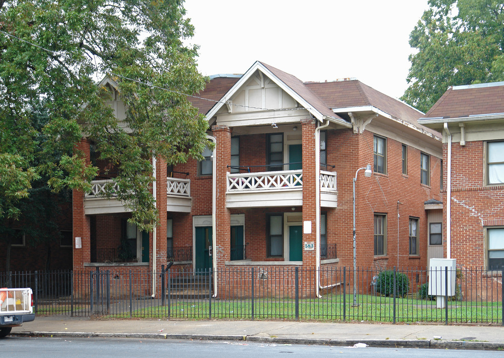 583 NE Boulevard in Atlanta, GA - Building Photo