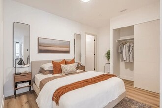 360 Laurier in Ottawa, ON - Building Photo - Building Photo