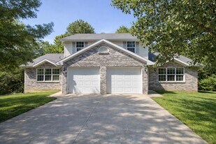 1329 Valley Creek Ln in Columbia, MO - Building Photo