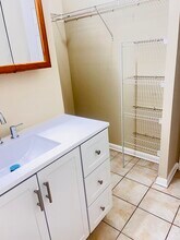 655 Deepwoods Dr, Unit 1i in Mundelein, IL - Building Photo - Building Photo