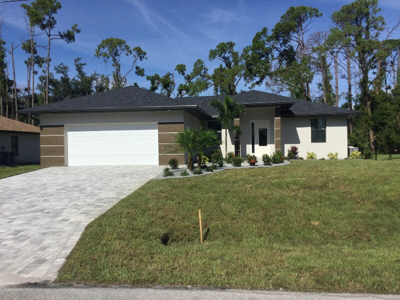 347 Euclid St in Port Charlotte, FL - Building Photo