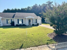 226 Tamarack Dr in Seneca, SC - Building Photo