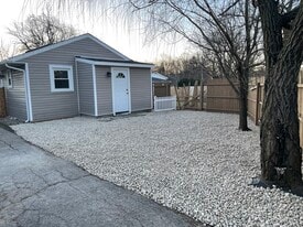 519 N Waukegan Rd in Lake Bluff, IL - Building Photo