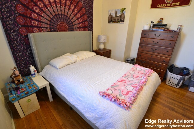 1999 Commonwealth Ave, Unit 1 in Boston, MA - Foto de edificio - Building Photo