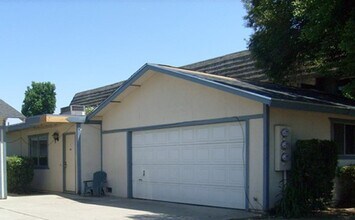 3100 Coffee Rd in Modesto, CA - Building Photo - Building Photo