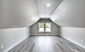 3577 E J St in Tacoma, WA - Foto de edificio - Building Photo