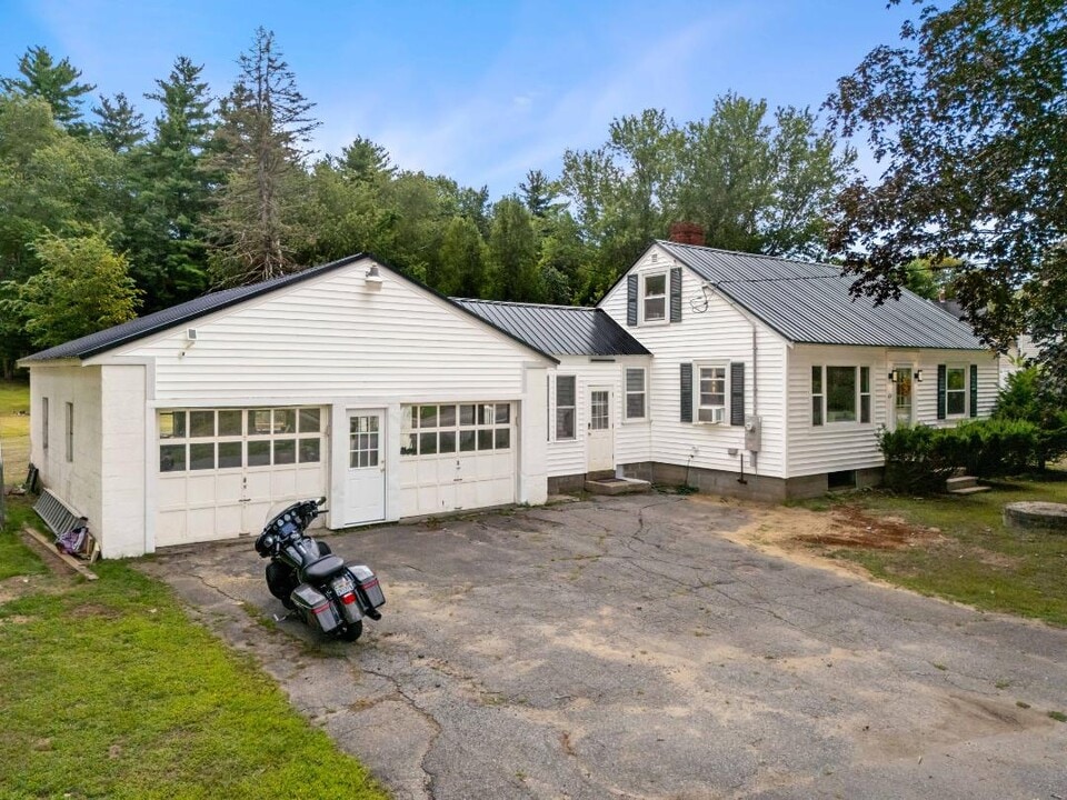 15 Kingston Rd in Plaistow, NH - Foto de edificio