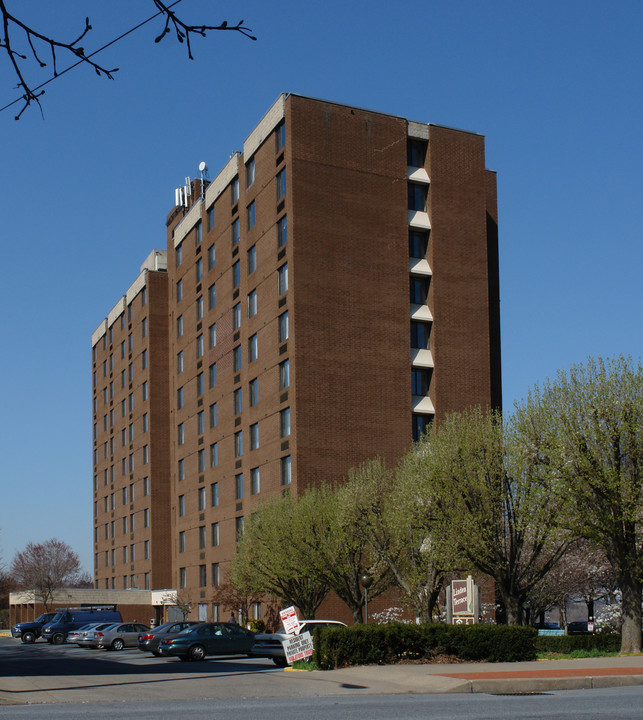 Linden Terrace in Harrisburg, PA - Building Photo