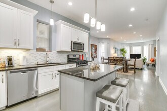 4904 W Fulton St in Chicago, IL - Building Photo - Building Photo