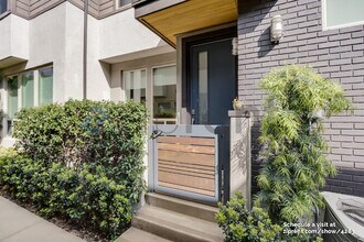 2448 Aperture Cir in San Diego, CA - Building Photo - Building Photo