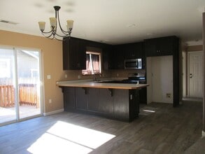 585 N Mesa St in Susanville, CA - Building Photo - Building Photo