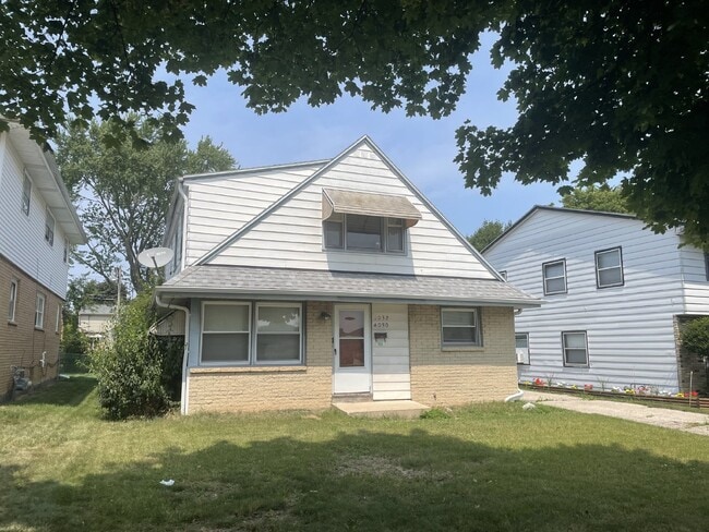 property at 4032 W Green Tree Rd