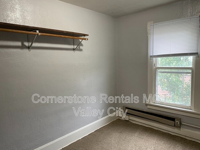 205 3rd Ave SE in Valley City, ND - Building Photo - Building Photo