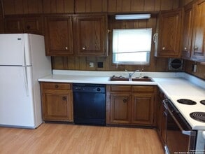 8454 Braewick Dr in San Antonio, TX - Building Photo - Building Photo