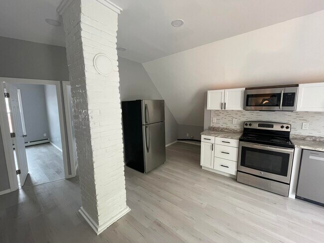 378 Central Ave, Unit C in Norwich, CT - Building Photo - Building Photo