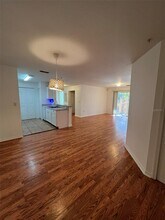 5471 Vineland Rd in Orlando, FL - Building Photo - Building Photo