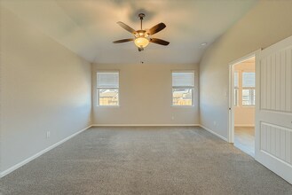 2220 Cedar Vly Dr in Conroe, TX - Building Photo - Building Photo