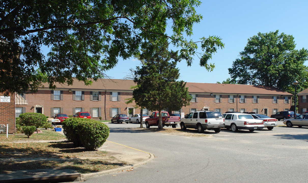 Regency Square Apartments in Newport News, VA - Building Photo