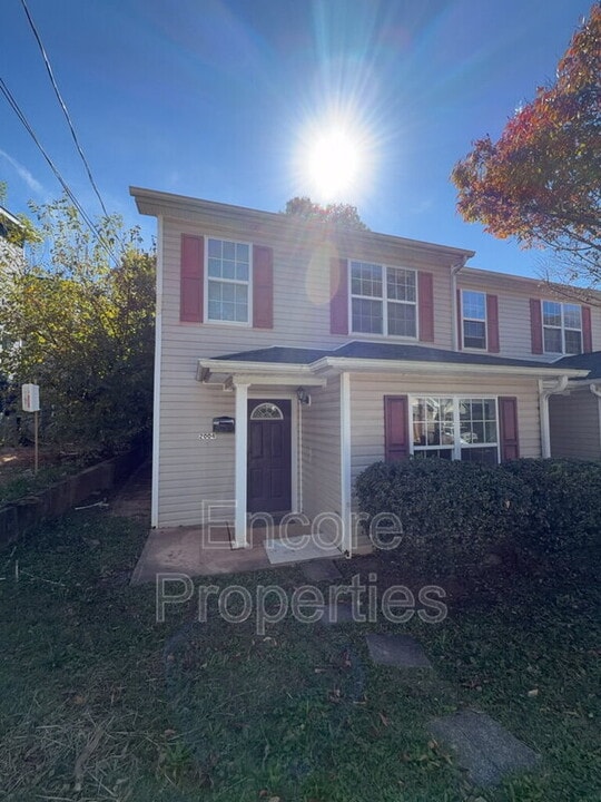 2004 Hart St in Durham, NC - Building Photo