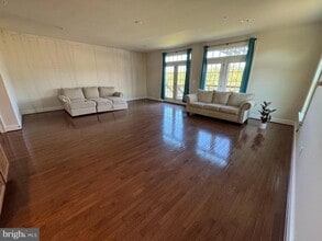 44396 Foxthom Terrace in Ashburn, VA - Foto de edificio - Building Photo