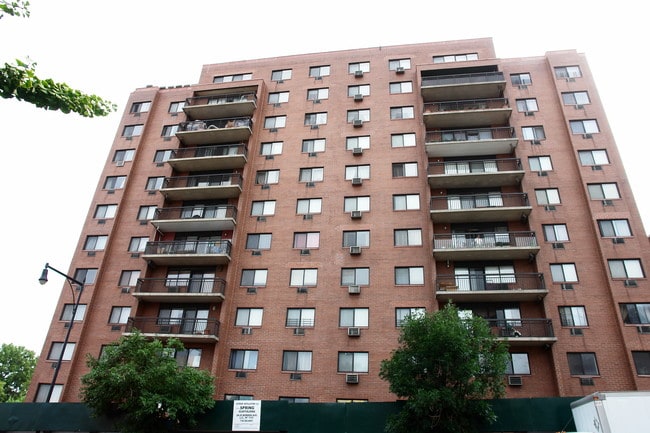 Sheng Rainbow Plaza in Flushing, NY - Building Photo - Building Photo