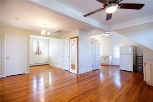 40 E Barrows St in Cumberland, RI - Building Photo