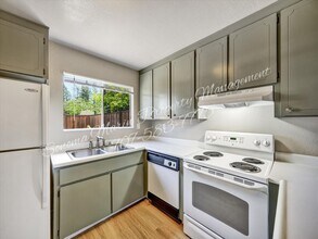 576 Racquet Club Cir in Rohnert Park, CA - Building Photo - Building Photo